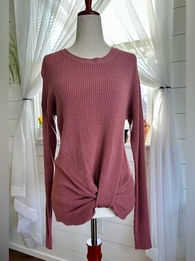 Love Stitch Waffle Knot Front Sweater.Mauve/Dusty Pink. NWT!
Size: Small